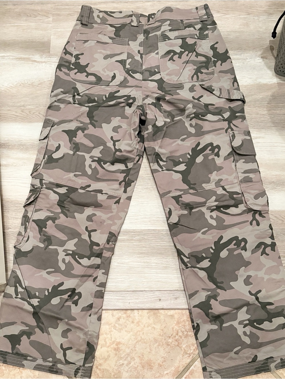 NWT ABERCROMBIE RELAXED CARGO PANTS - Picture 3 of 5